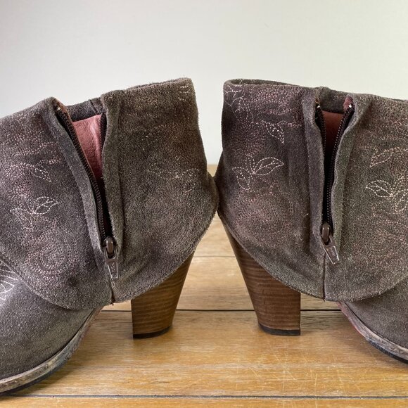 Guess Cowgirl Ankle Booties Size 5.5 - 6 Embroidered Gray Brown Boho Side Zips - Picture 11 of 13